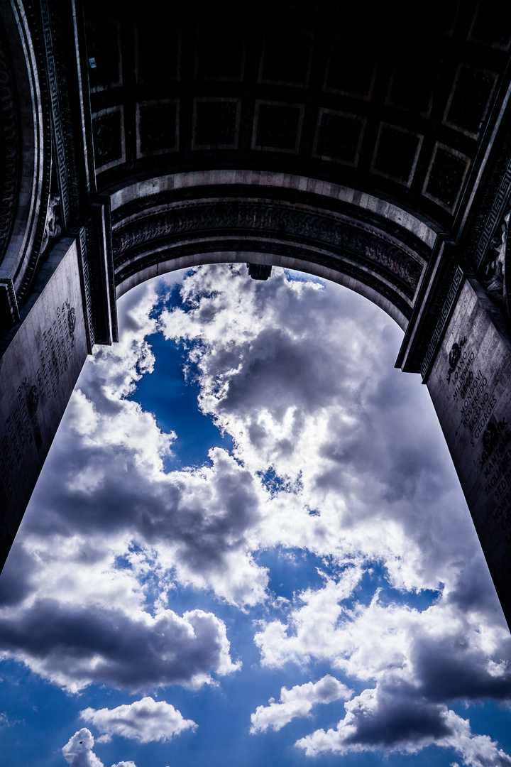 Arc d´ Triomphe - Blick zum Himmel