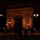 Arc de Triomphe bei Nacht