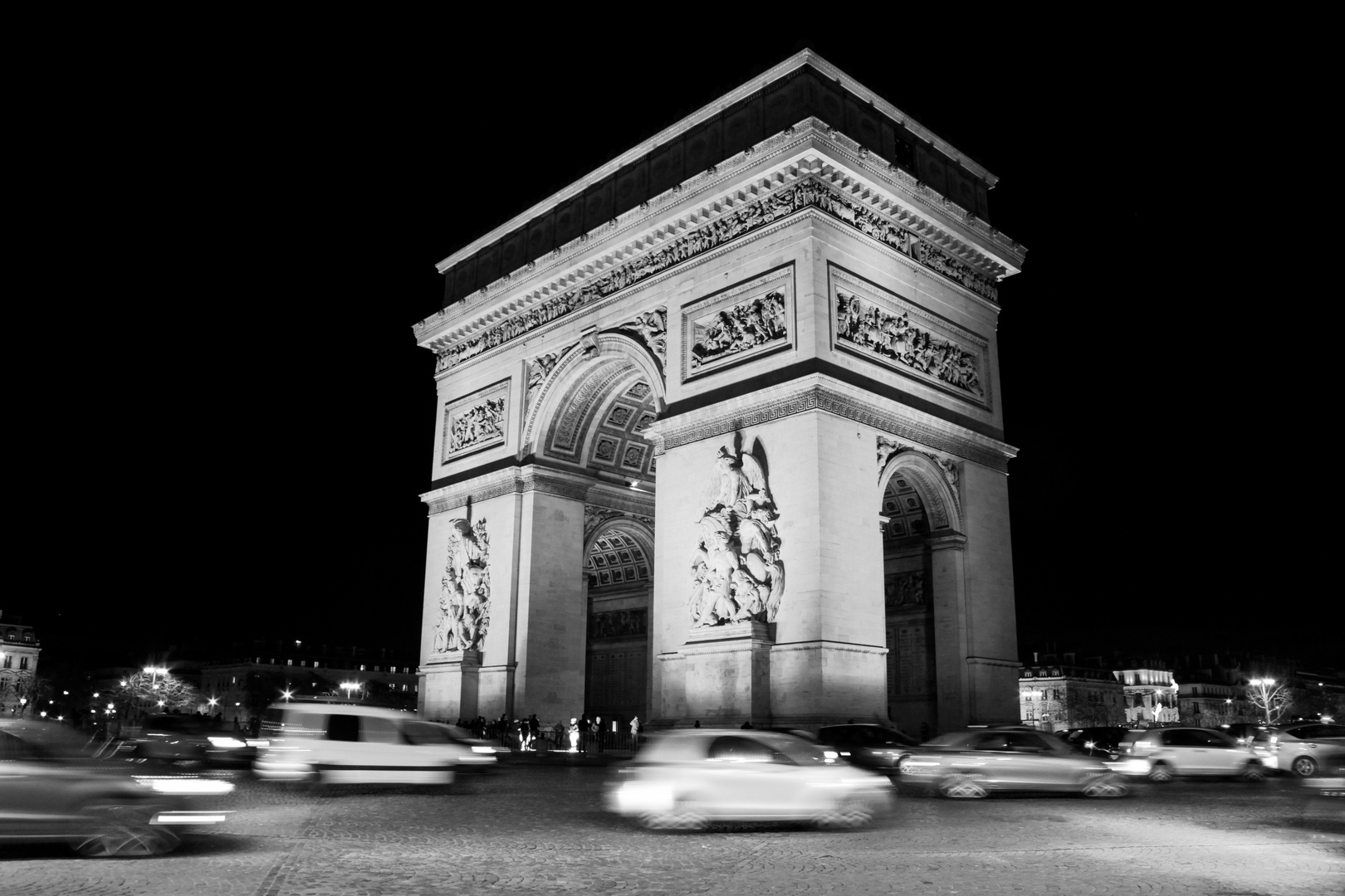 Arc de Triomphe bei Nacht