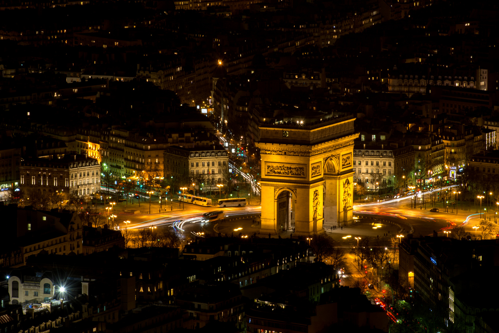 Arc de Triomphe bei Nacht