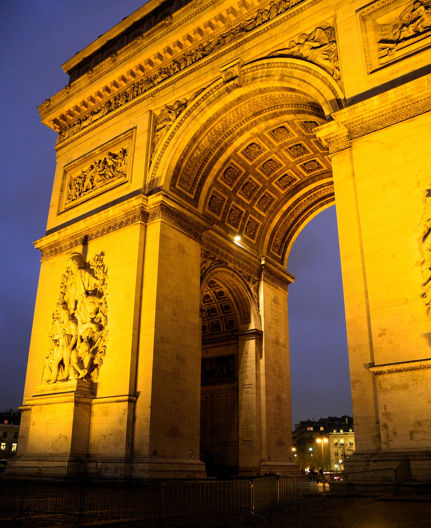 Arc de Triomphe bei Nacht