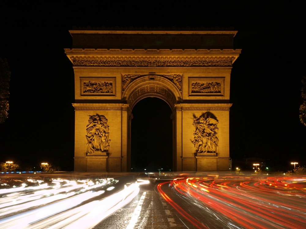 Arc de Triomphe bei Nacht