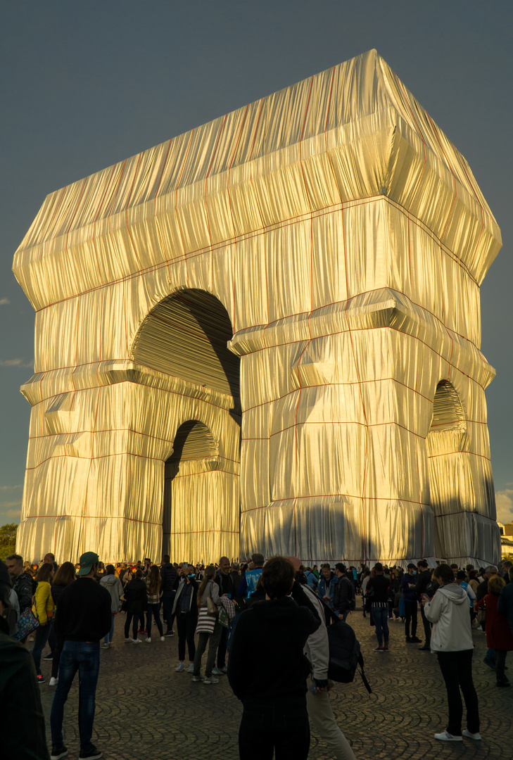 Arc de Triomphe bei Sonnenuntergang