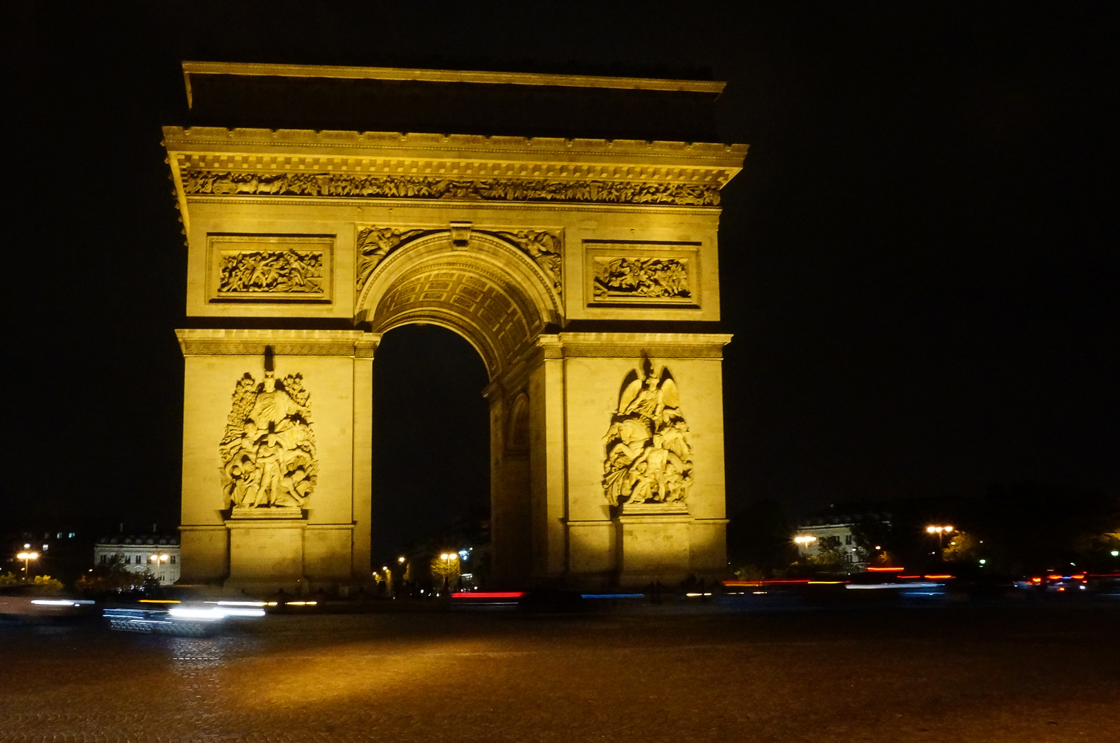 Arc de Triomphe ...