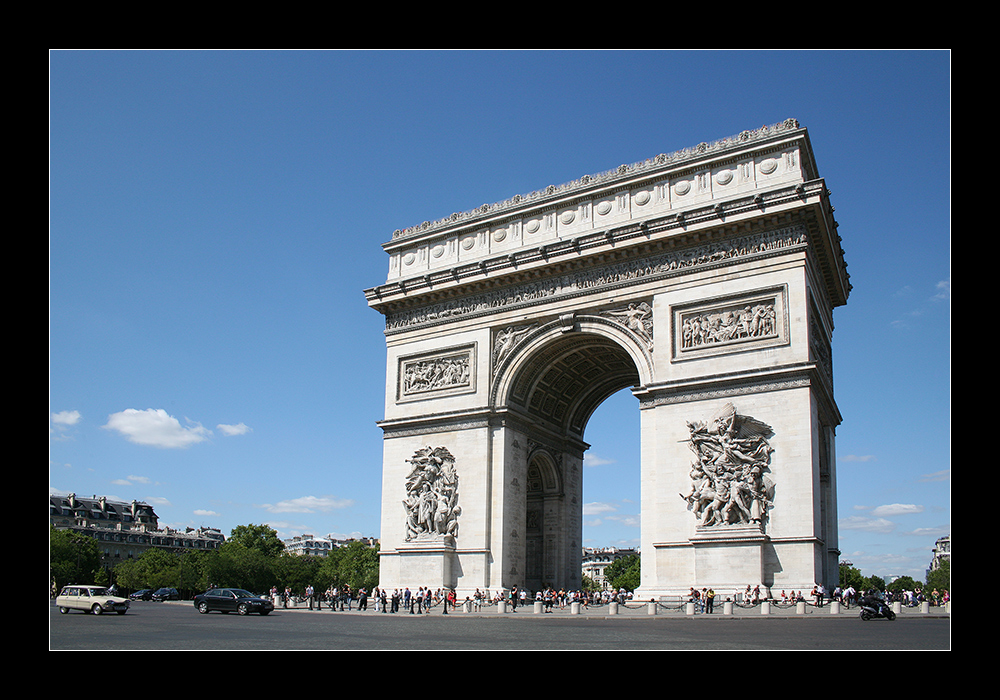 Arc de Triomphe et Citroën Ami 8