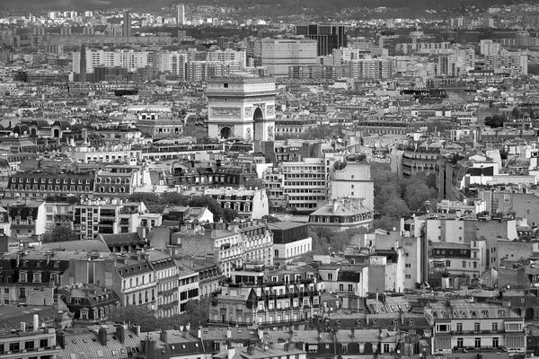 Arc de Triomphe - Mitten im Getümmel