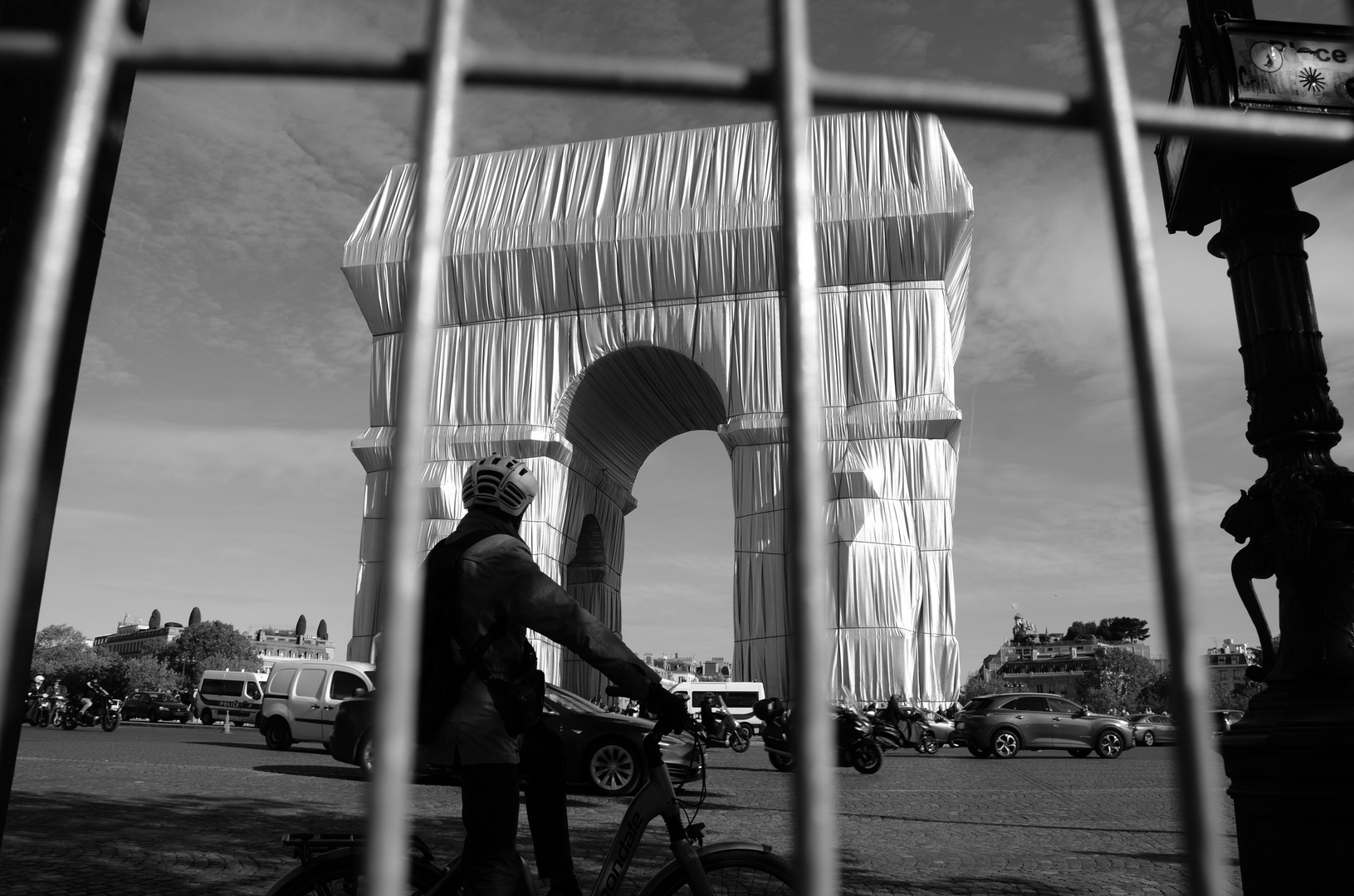 Arc de Triomphe - verhüllt nach Christo und Jeanne-Claude