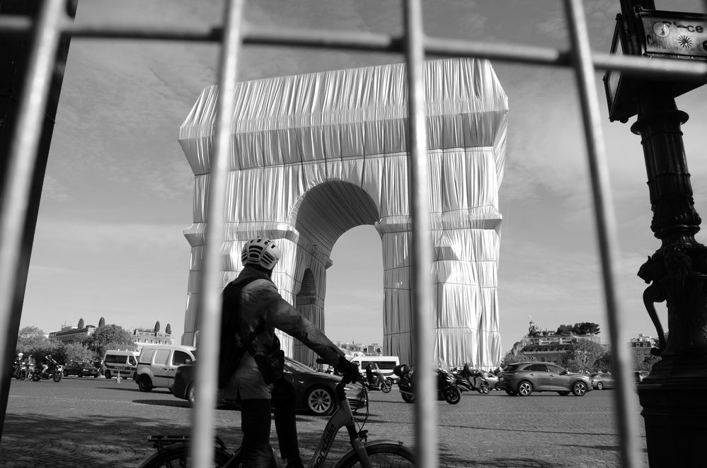 Arc de Triomphe - verhüllt nach Christo und Jeanne-Claude