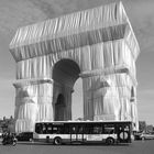 Arc de Triomphe - verhüllt nach Christo und Jeanne-Claude