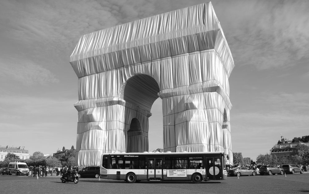 Arc de Triomphe - verhüllt nach Christo und Jeanne-Claude