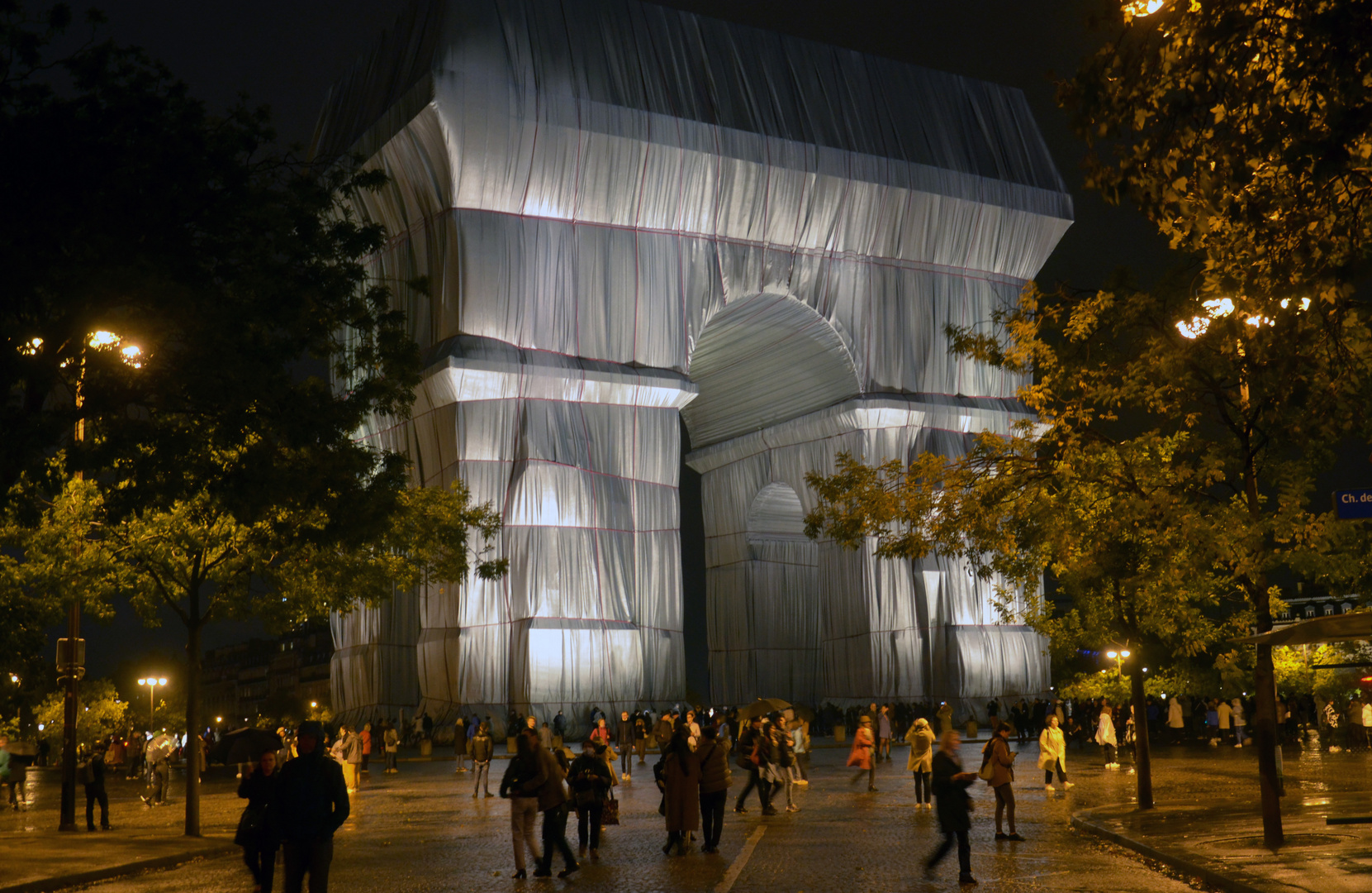 Arc de Triomphe - verhüllt nach Christo und Jeanne-Claude