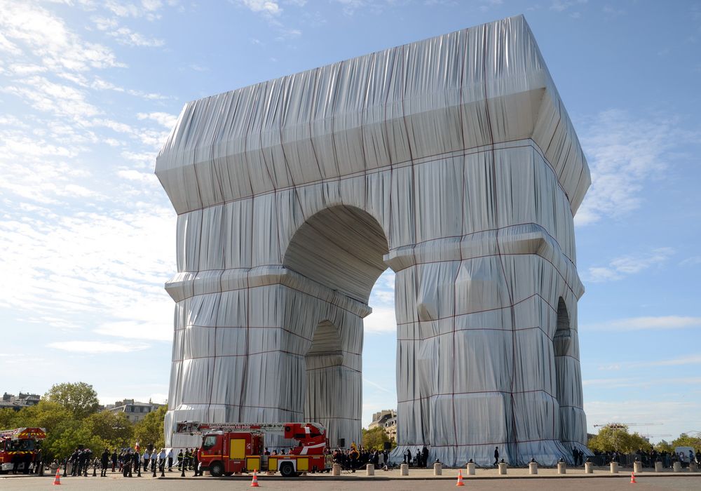 Arc de Triomphe - verhüllt nach Christo und Jeanne-Claude