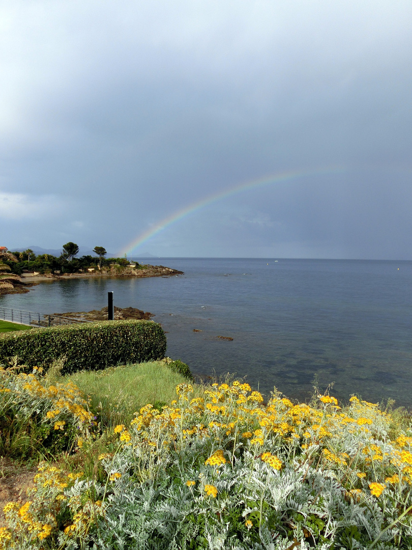 arc en ciel après l'orage