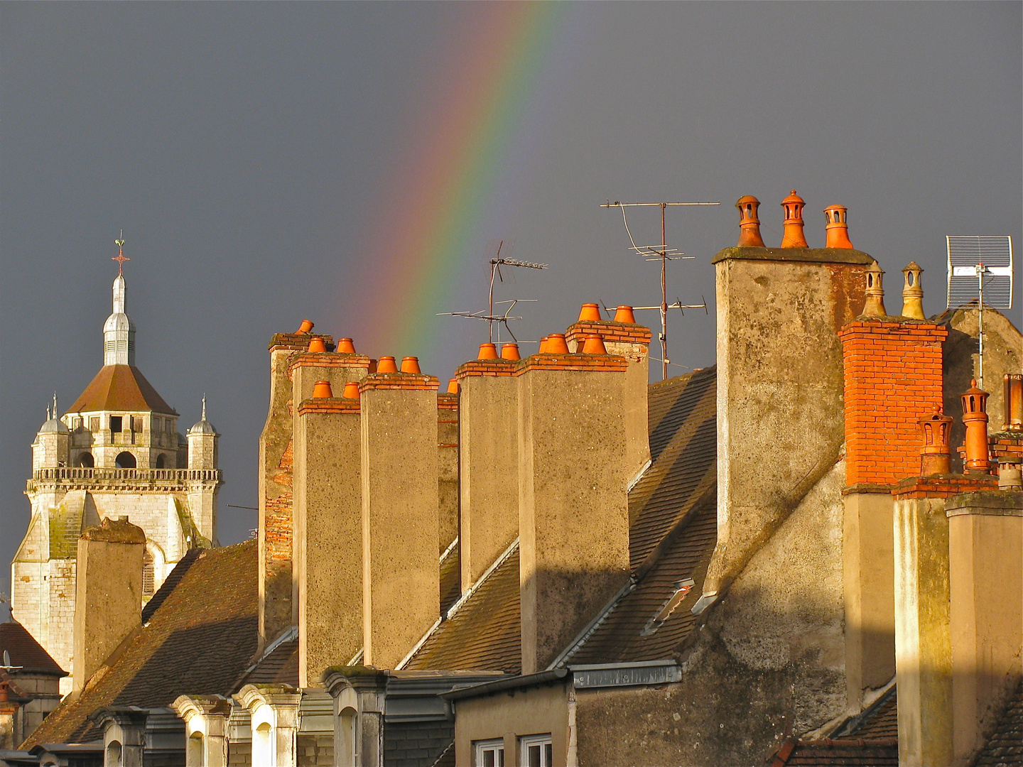 ..ARC-EN-CIEL AU-DESSUS DE DOLE !!..