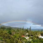 Arc-en-ciel dans la baie du Vallon Dore en Nouvelle Calédonie.2