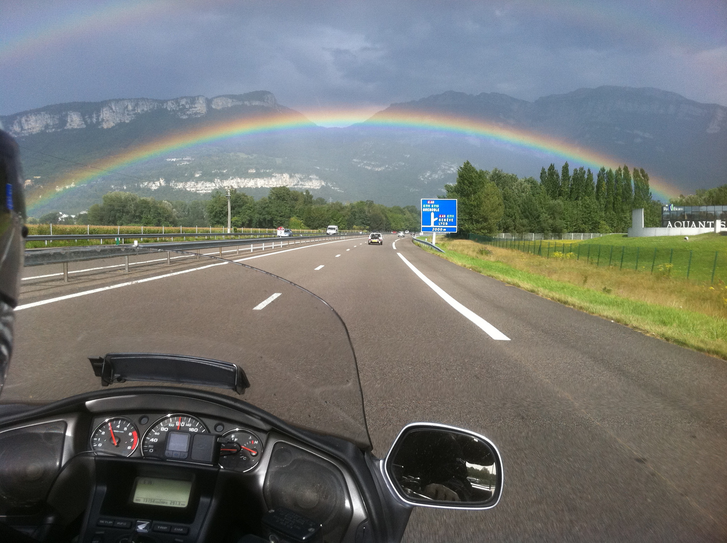 Arc en ciel sur autoroute