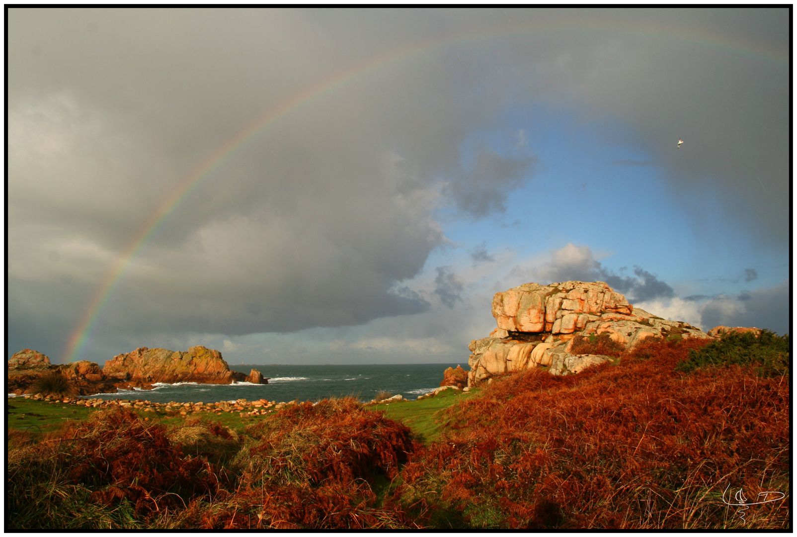 Arc-en-ciel sur granit rose