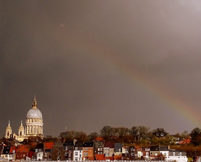 Arc en ciel sur la basilique Notre Dame