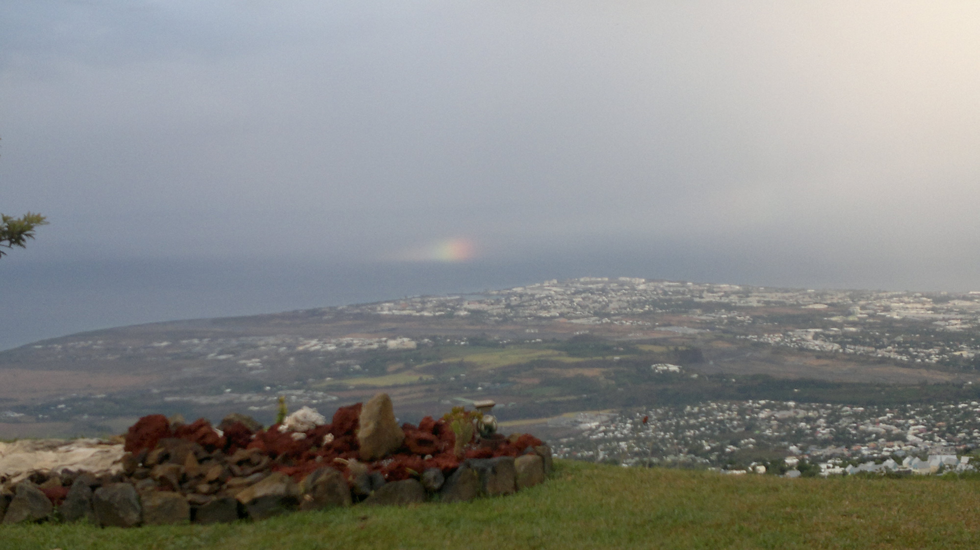 arc-en-ciel sur la mer