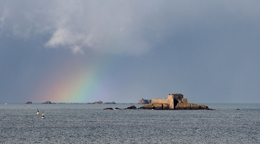 Arc-en-ciel sur le Petit Bé