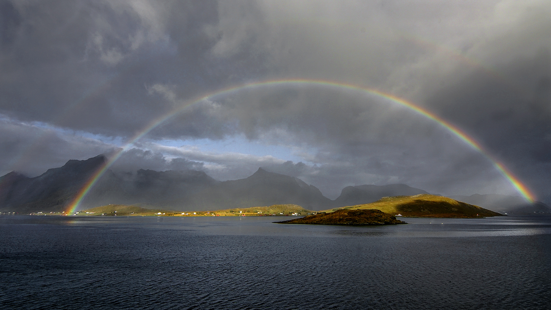 Arc en Ciel sur les îles Lofoten