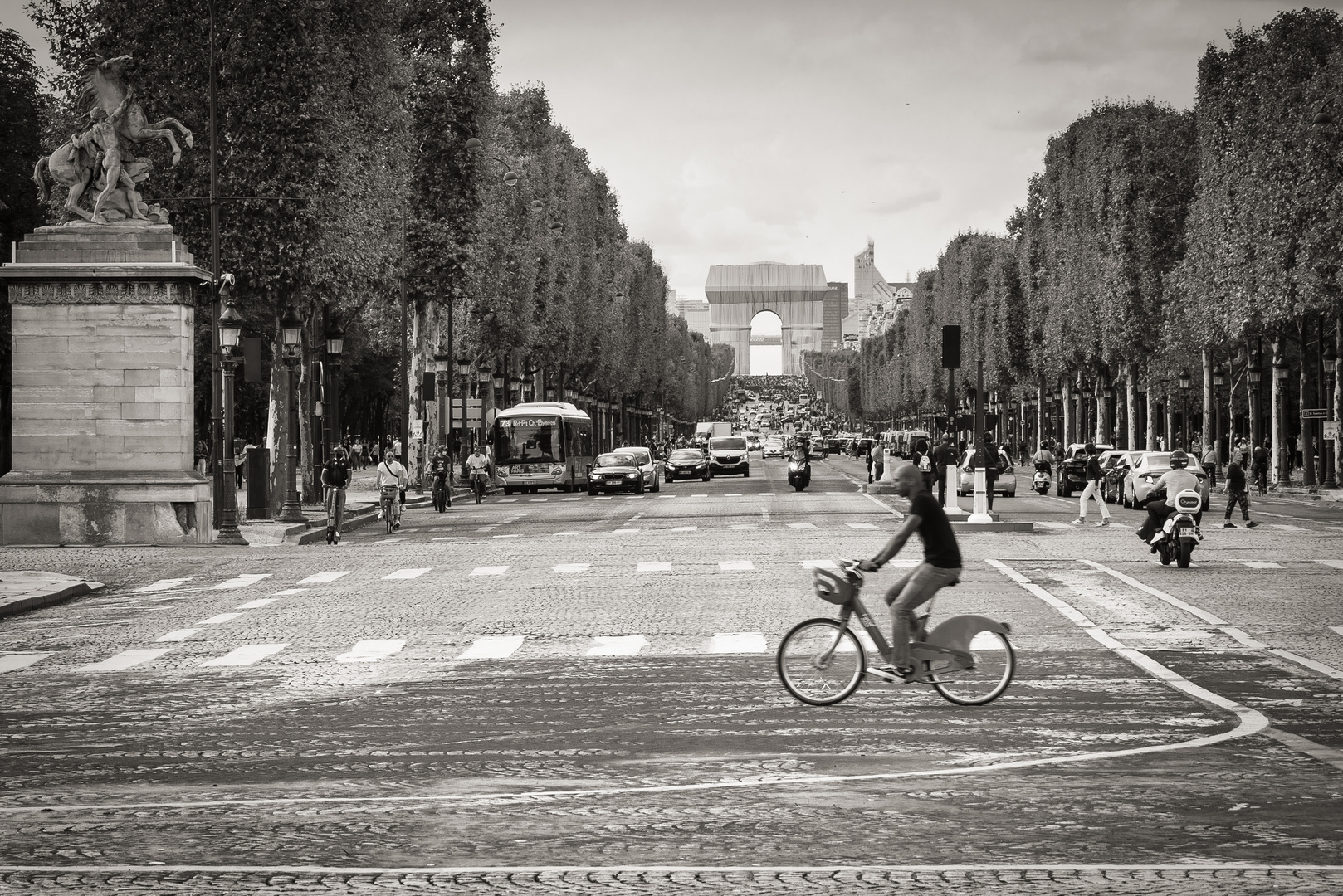 Arc verhüllt_Champs-Elysée 2