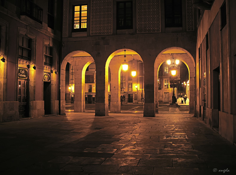 Arcadas de la plaza Mayor (noche)