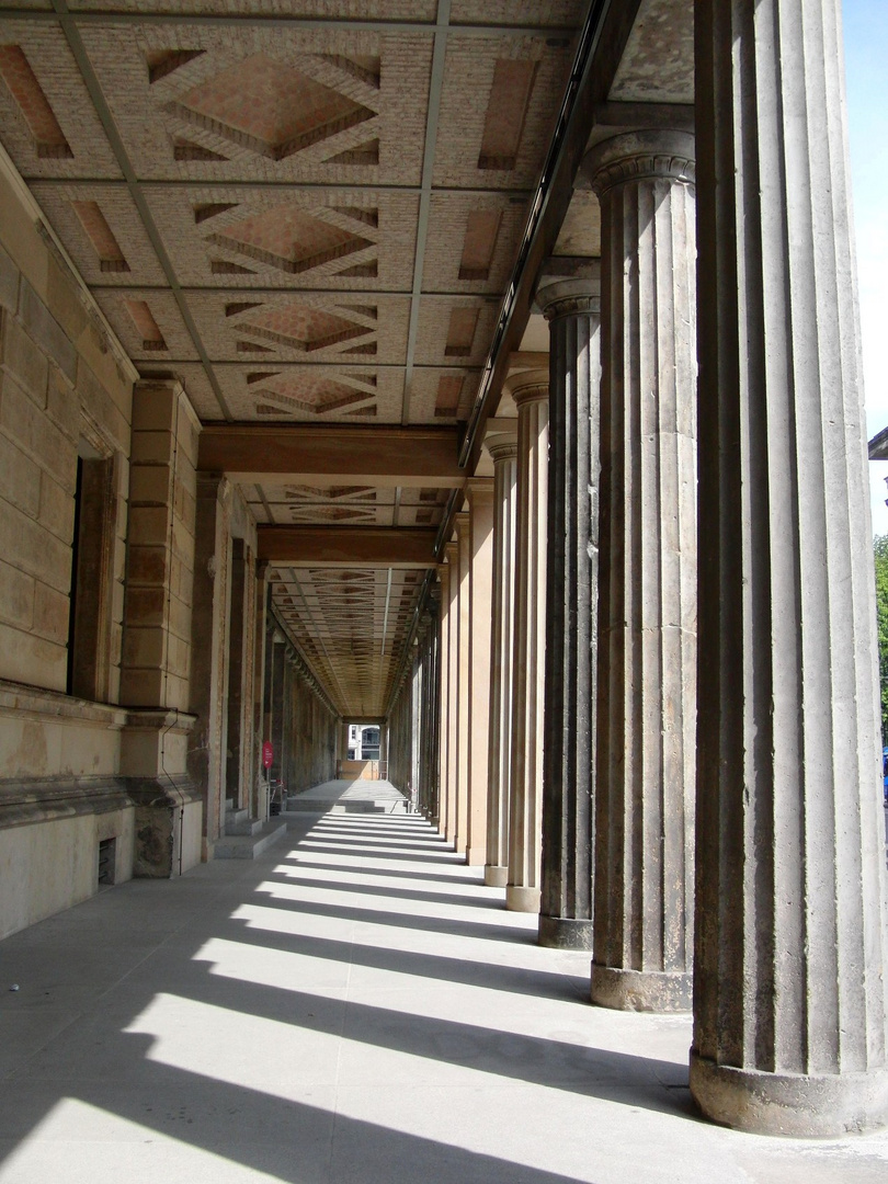 Arcade zwischen Dom und Neuem Museeum, Belrin