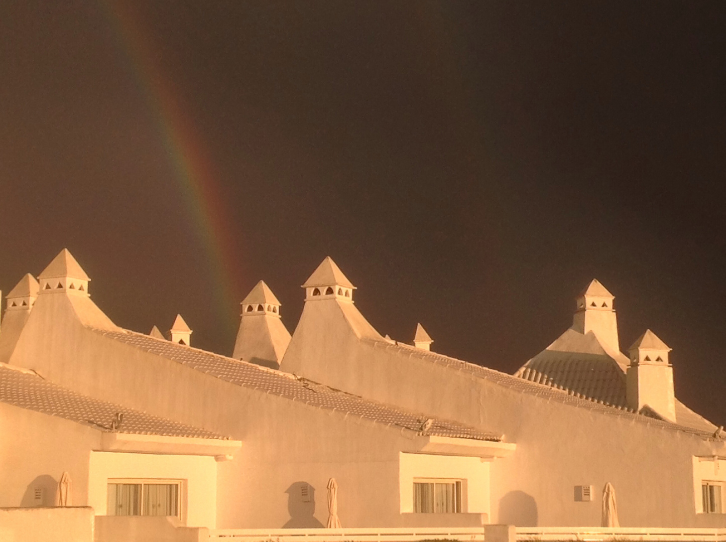 arce en ciel sur les toits d'Estepona