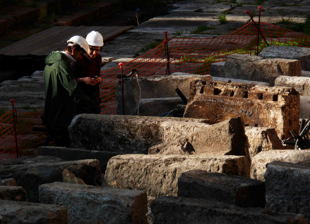 Archäologen im Heiligen Areal