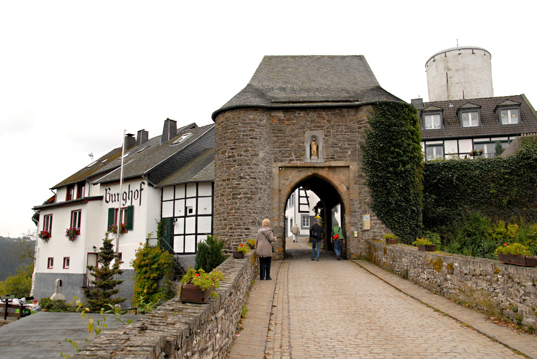 Archäologietour Nordeifel 2. Burg und Dorf Reifferscheid