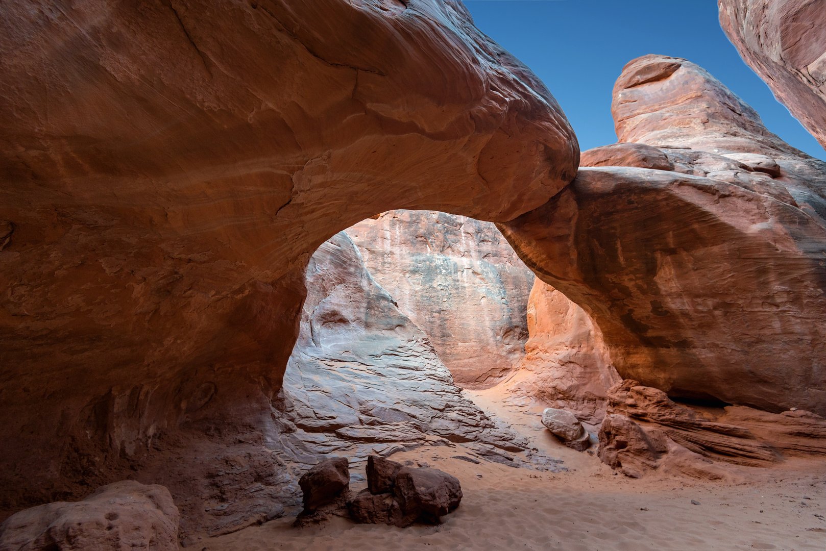 Arches Canyon - Sand Dune Arch