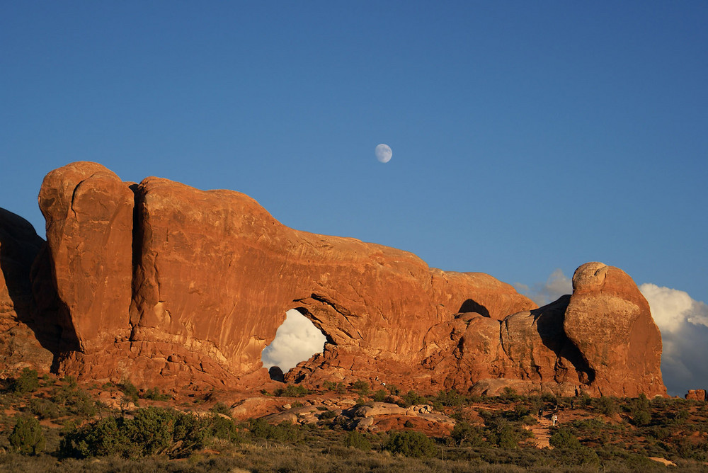 Arches National Park: Window at sunset