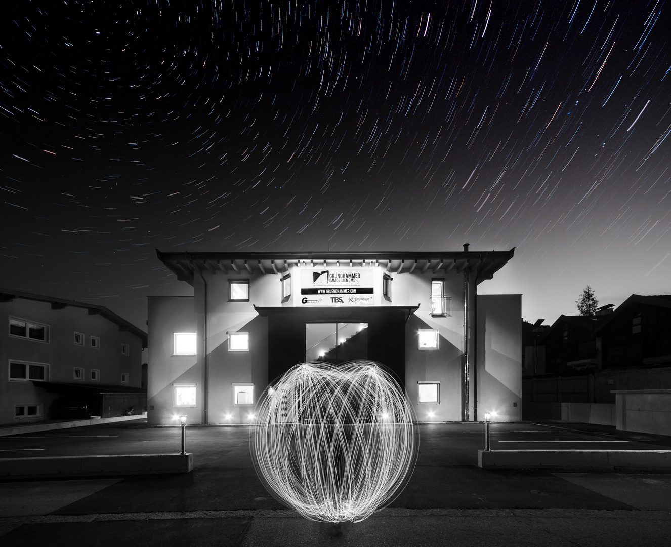 Architecture and light painting