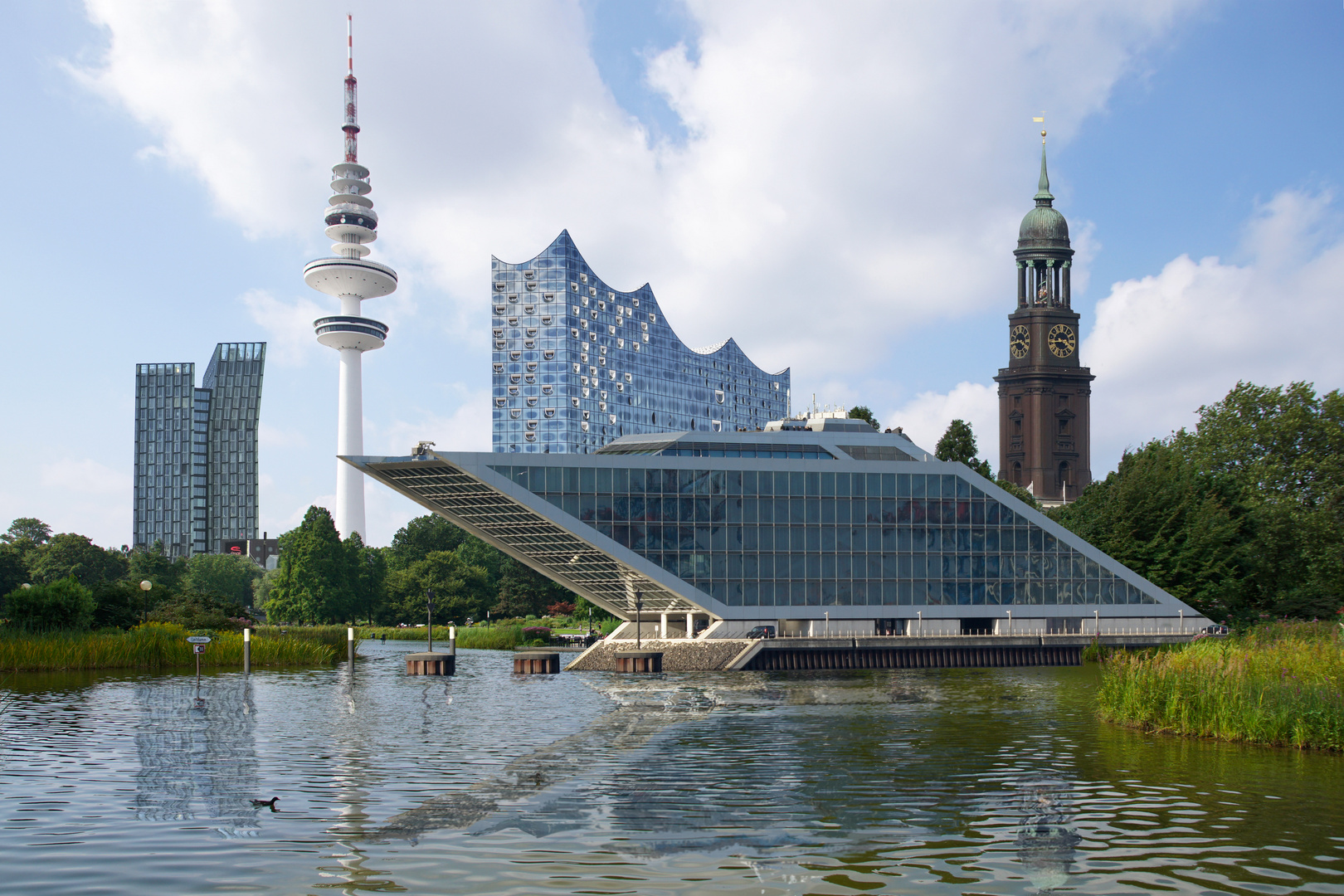 Architektonische Versammlung in Planten un Blomen