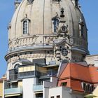 Architektonischer Kontrast in der Dresdner Altstadt