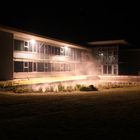 Architektur bei Nacht und Nebel