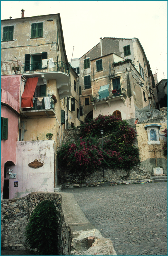 Architektur in Diano Marina/Italien - Urlaubsort an der Riviera