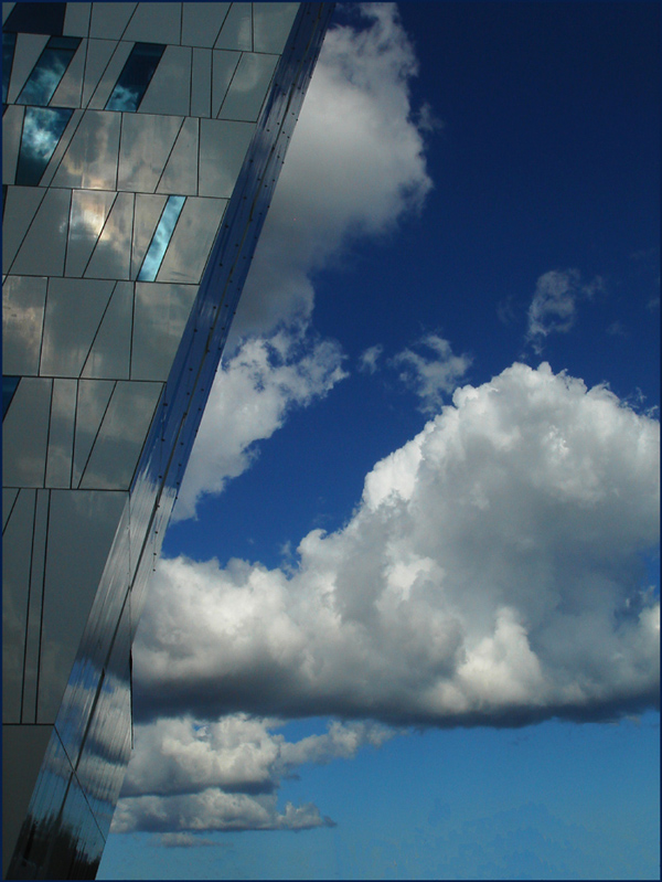 Architektur in Konkurrenz mit den Wolken