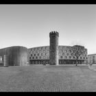 Architekturen gegenüber. Bollwerksturm / Hotel Mercure Heilbronn 2