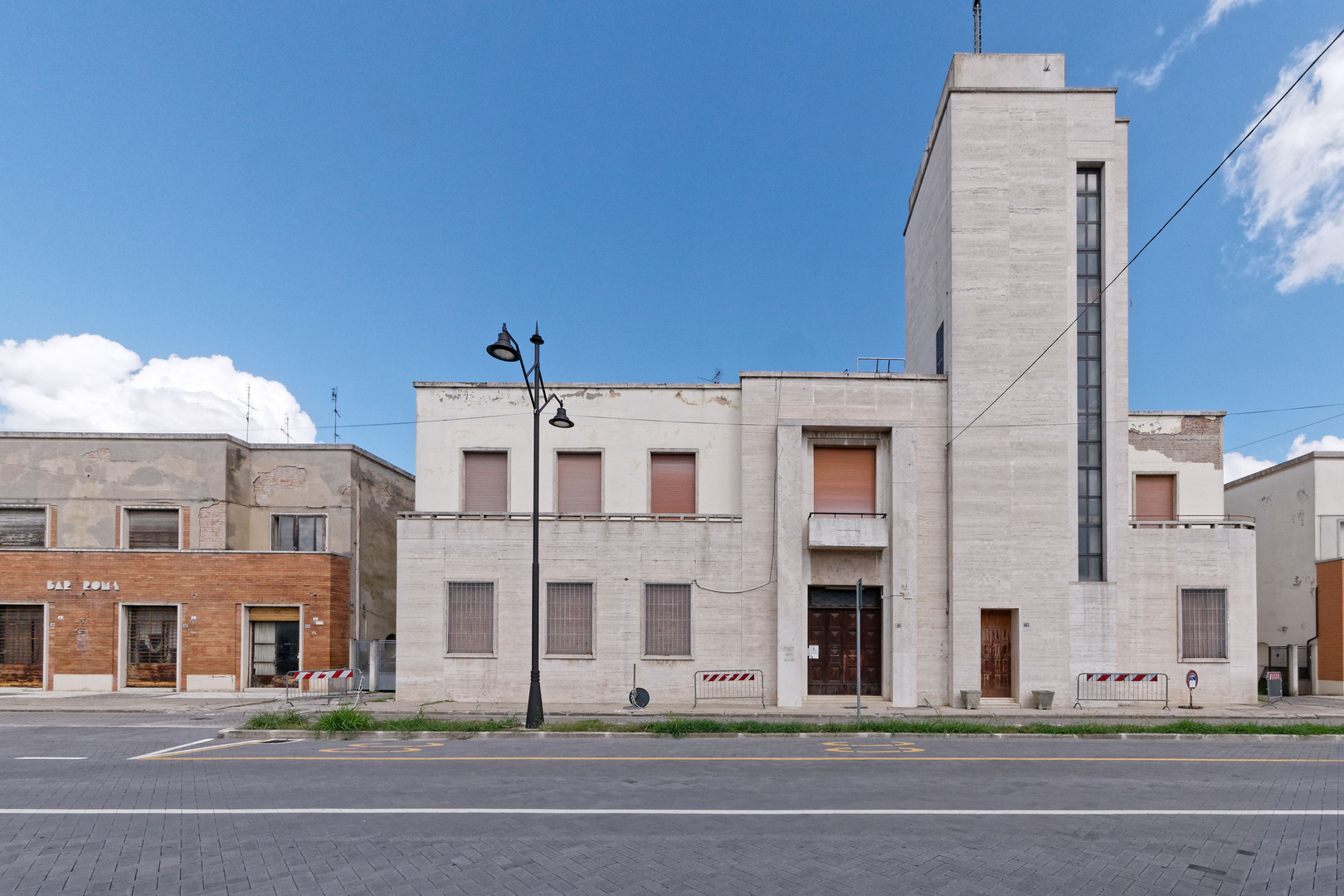 architettura razionalista 	Tresigallo FE -  Casa del Fascio