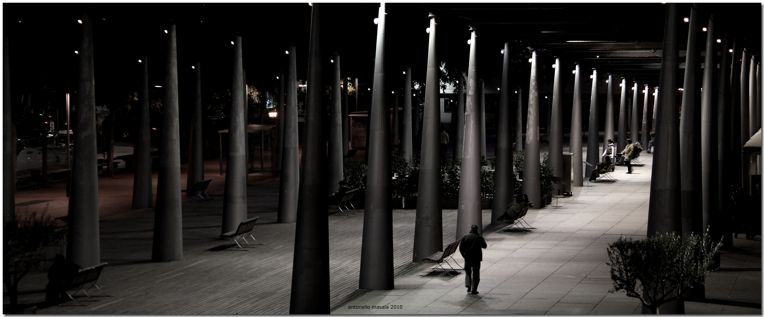 architetture di luci, ombre e variazioni cromatiche