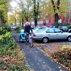 Archiv : 0ktober 2012  Opa transportiert Enkel