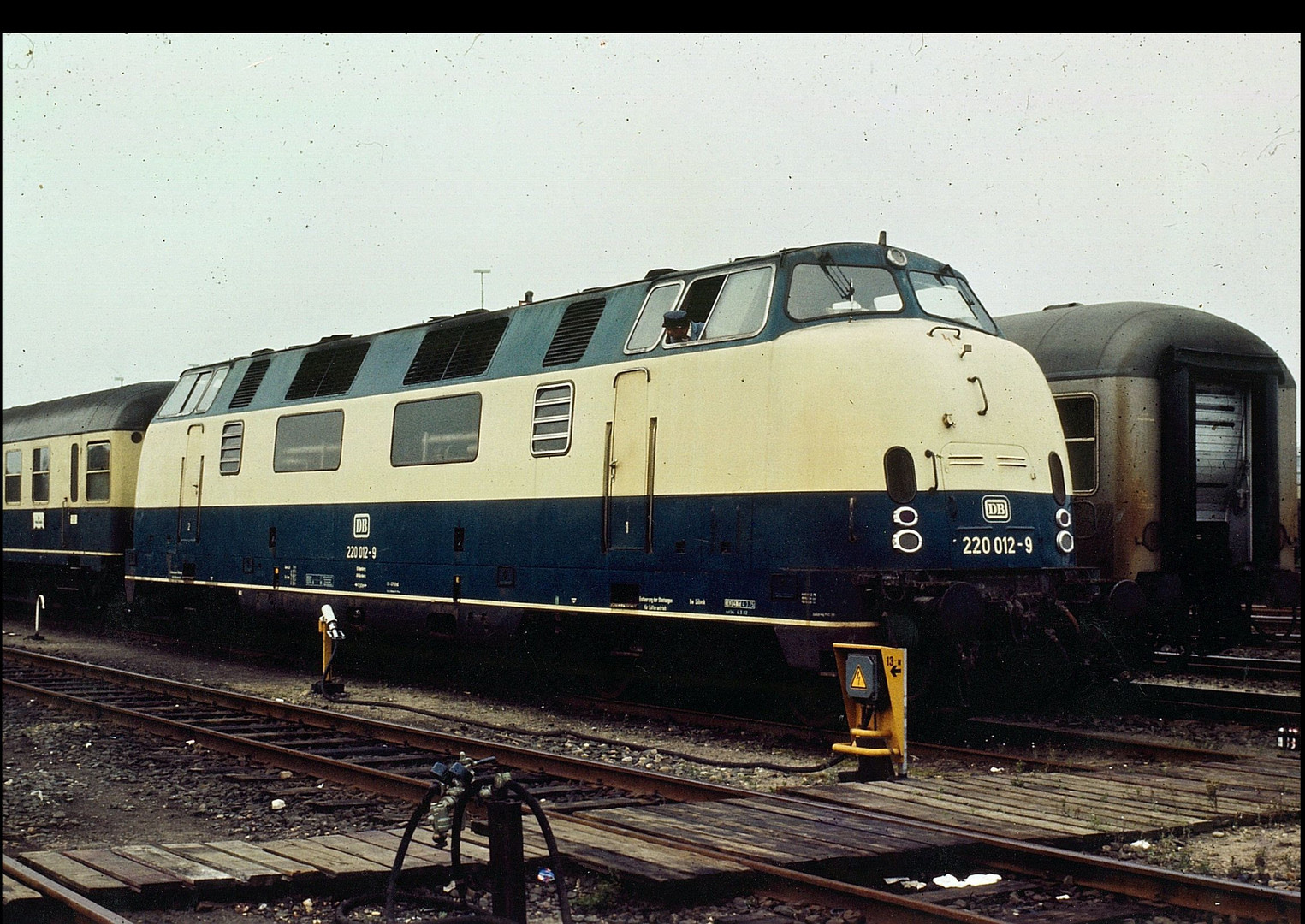 Archiv : 220 012-9: Cuxhaven (Abstellbahnhof)