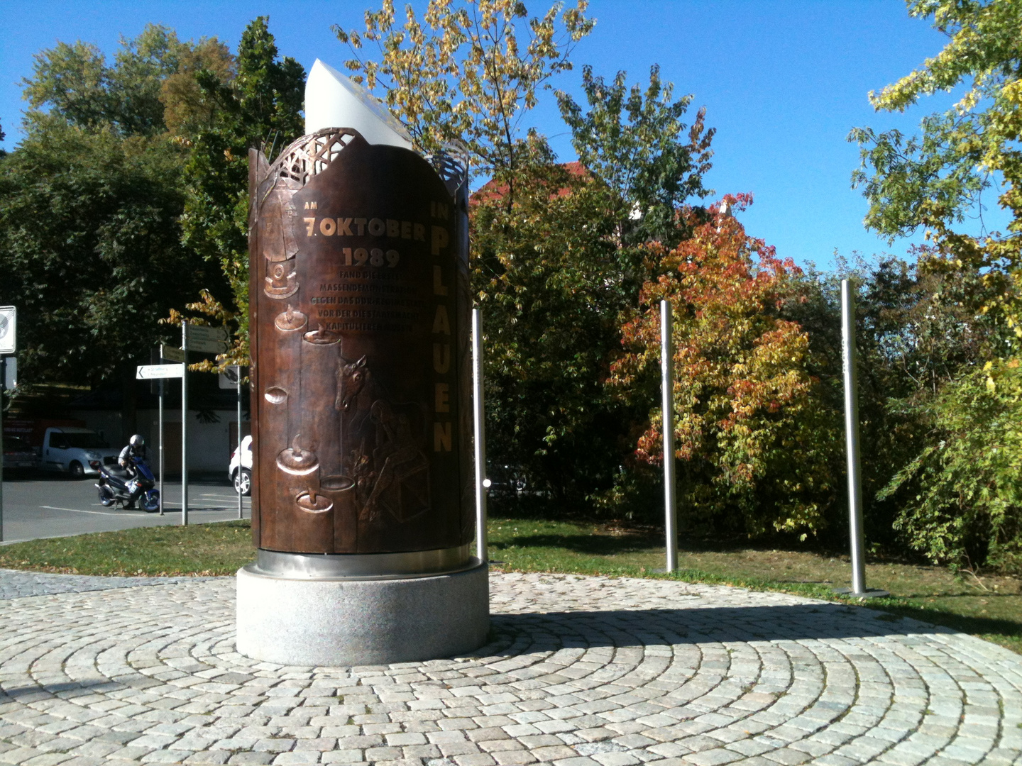 Archiv  : Bürgerdenkmal zur friedlichen Revolution  1989  mitten Plauen Vogtland