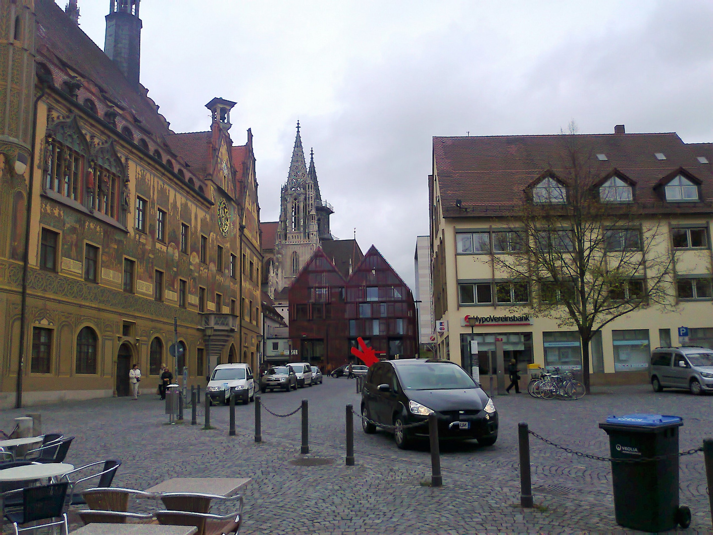 Archiv :Ulm : Links Rathaus-Münster im Hintergrund 24.4.2012