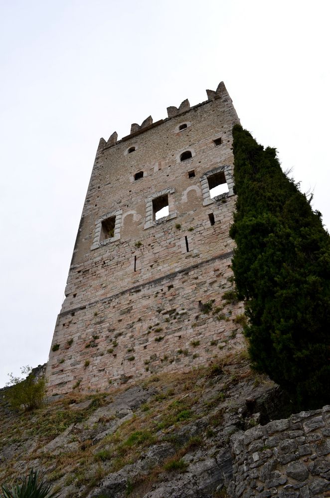 Arco Burgruine ganz schön imposant!