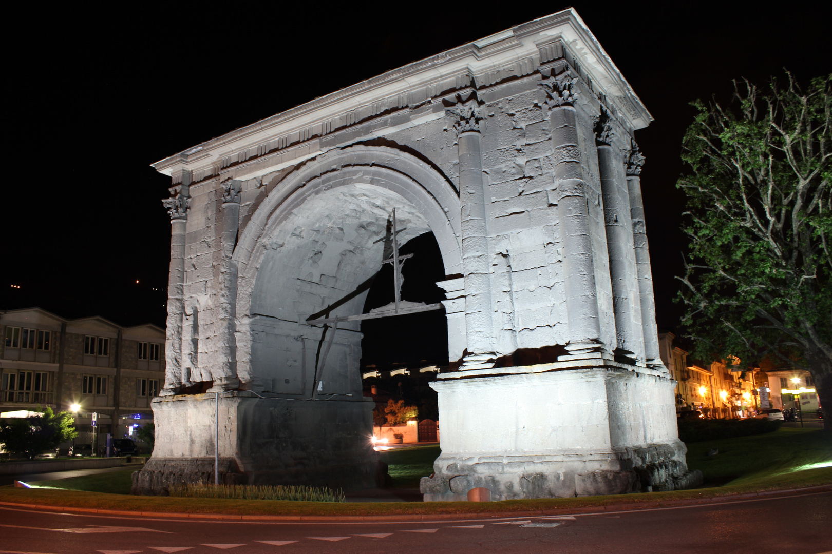 Arco d'Augusto notturno