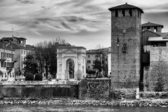 Arco dei Gavi e torre del Castelvecchio