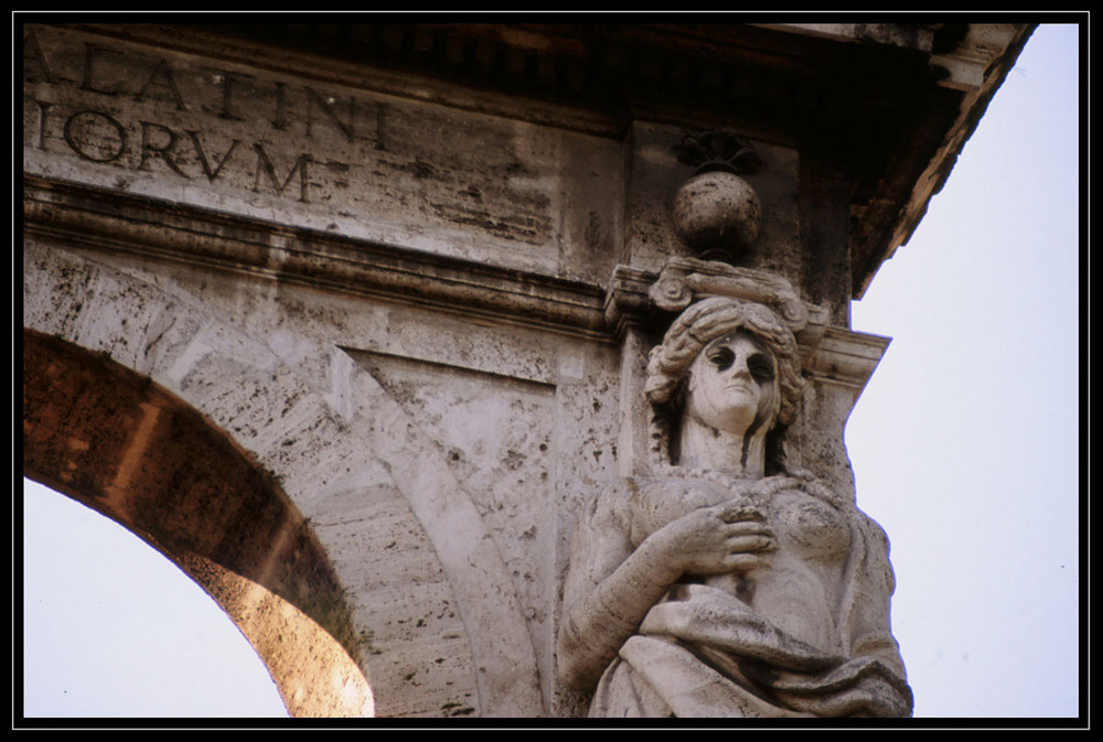 Arco di Adriano - Detail